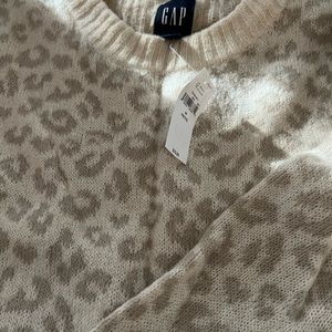 Gap sweater